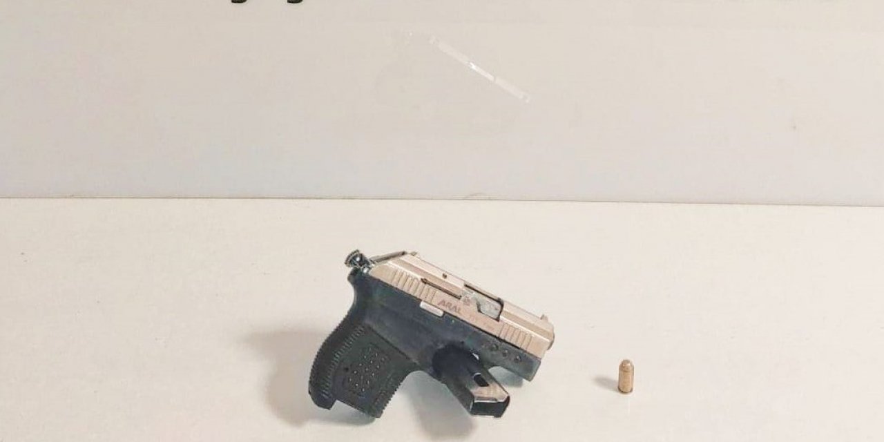 Polis denetiminde 2 kişinin üzerinde silah ele geçirildi