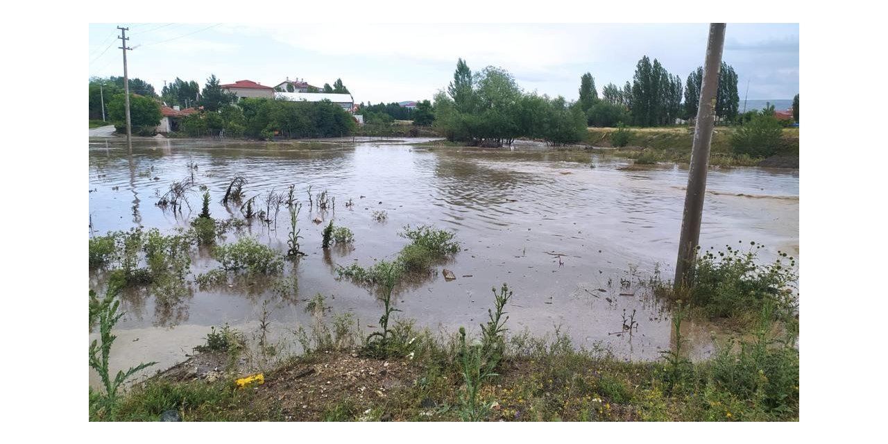 Çubuk’ta yoğun yağış sele neden oldu