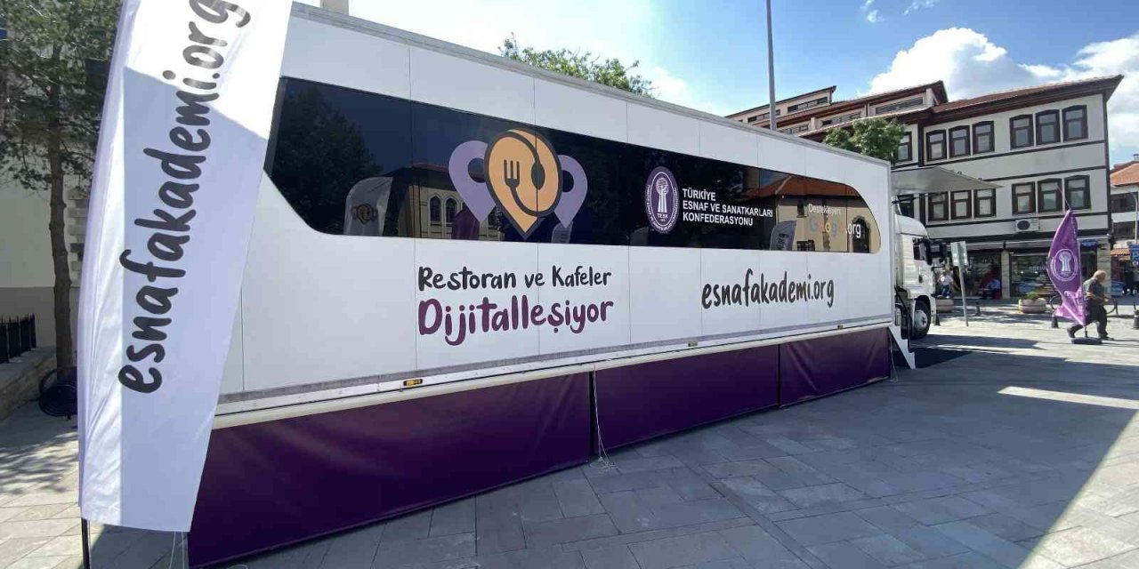 “Restoran ve Kafeler Dijitalleşiyor Projesi” eğitim tırı Konya’da