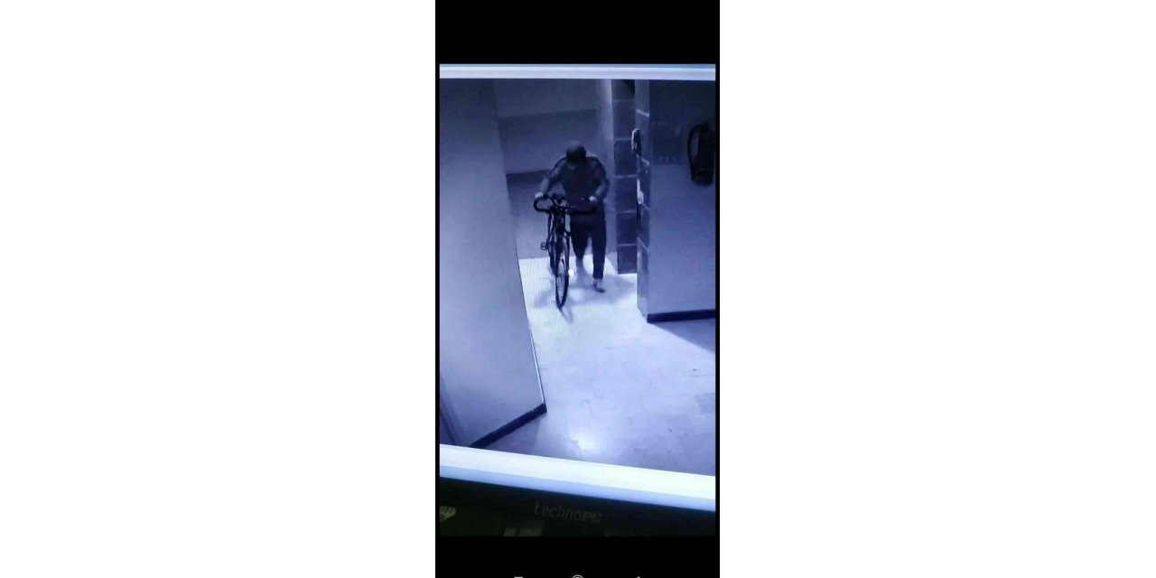 Bisiklet hırsızı güvenlik kameralarına yakalandı