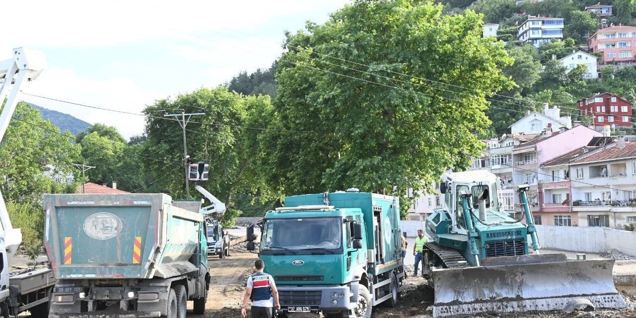Tarım ve Orman Bakanlığı sel felaketinden etkilenen bölgelerde vatandaşın yanında