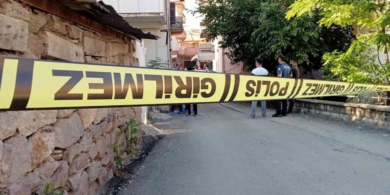 Ankara’da boşanma aşamasındaki eşini silahla yaralayan şahıs intihar etti