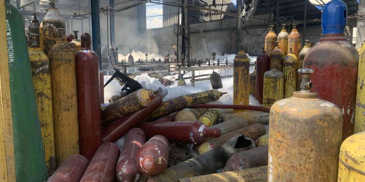 Oksijen tüpü dolum tesisinde çıkan yangın kontrol altına alındı