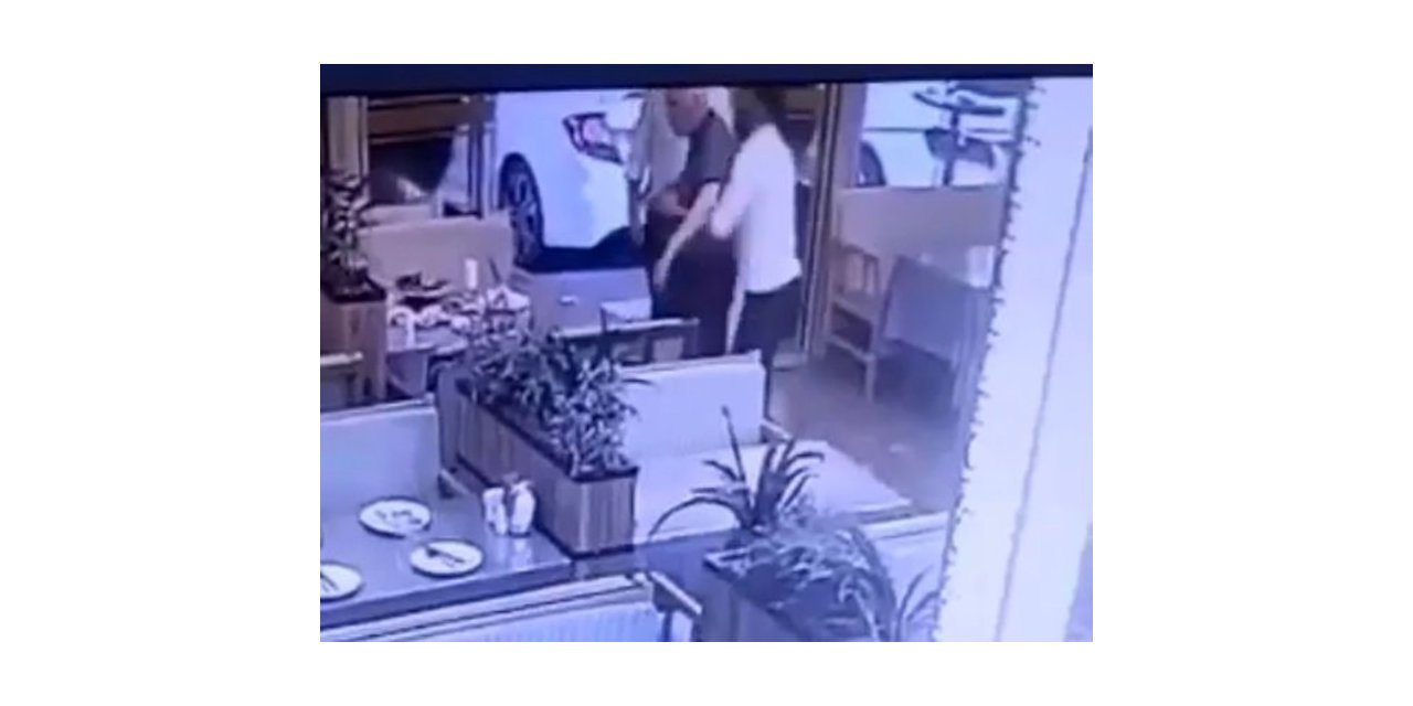 Boğazına yiyecek kaçan müşterisini garson heimlich manevrasıyla kurtardı