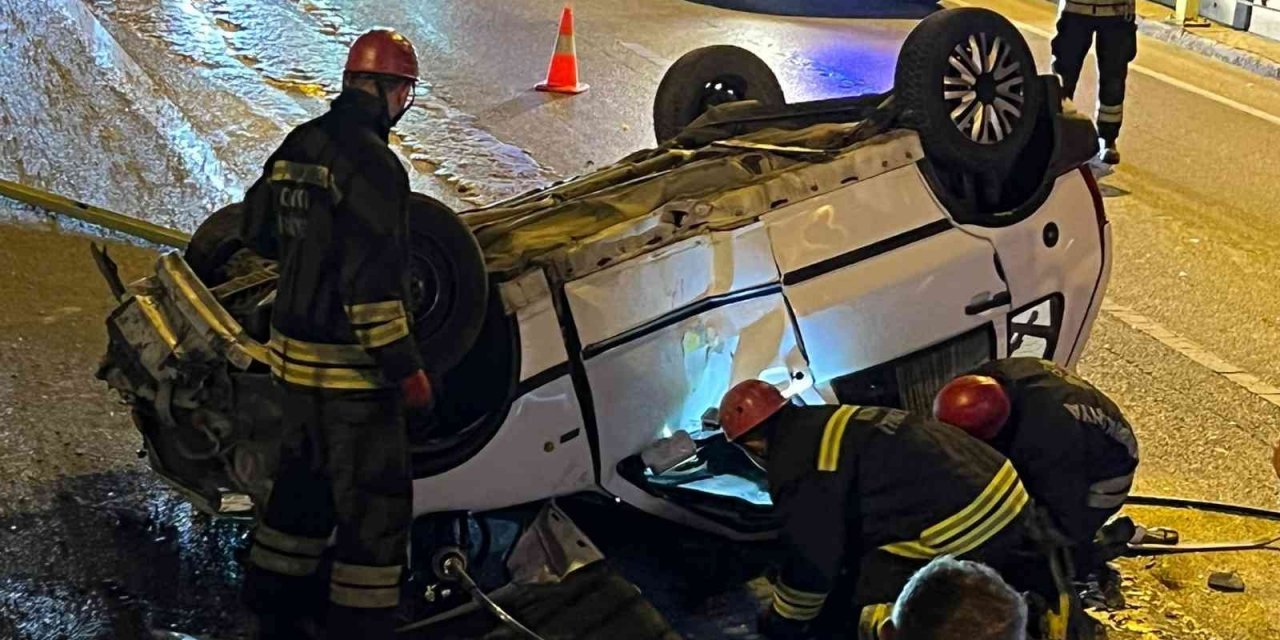 Kontrolden çıkan otomobil alt geçide düştü: 2 yaralı