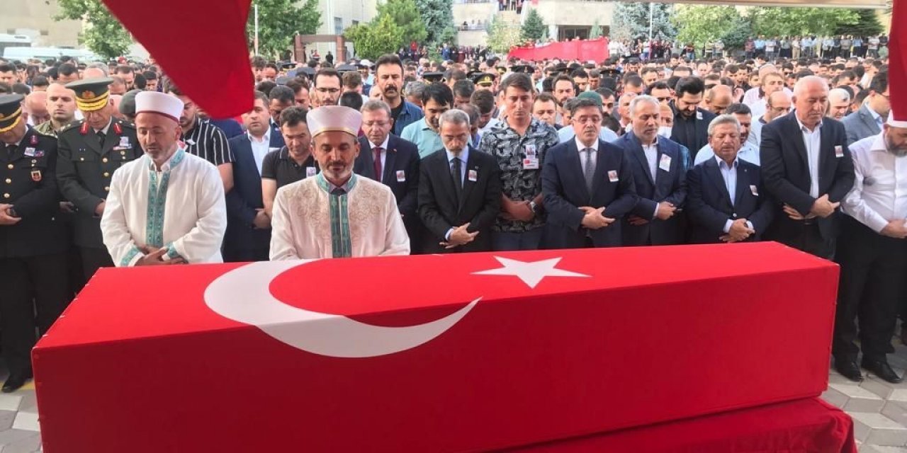 Şehit Özdemir son yolculuğuna uğurlandı