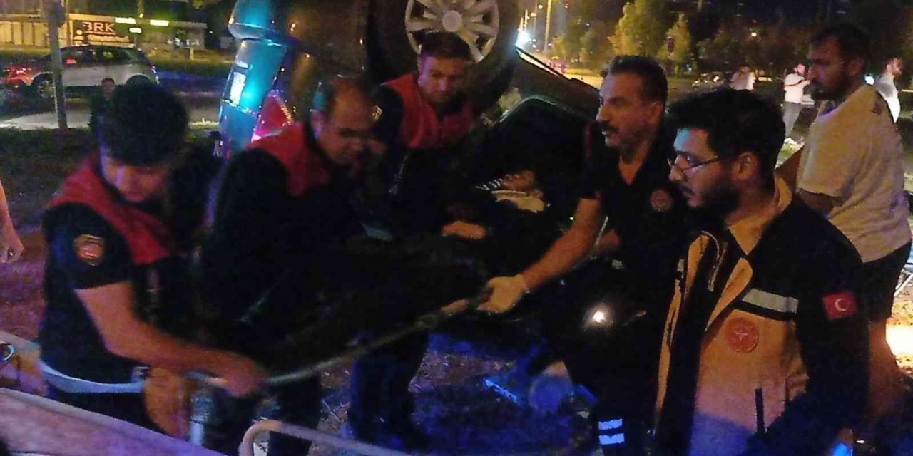 Tırın çarptığı araç hurdaya döndü, araçta 1’i ağır olmak üzere 2 kişi yaralandı