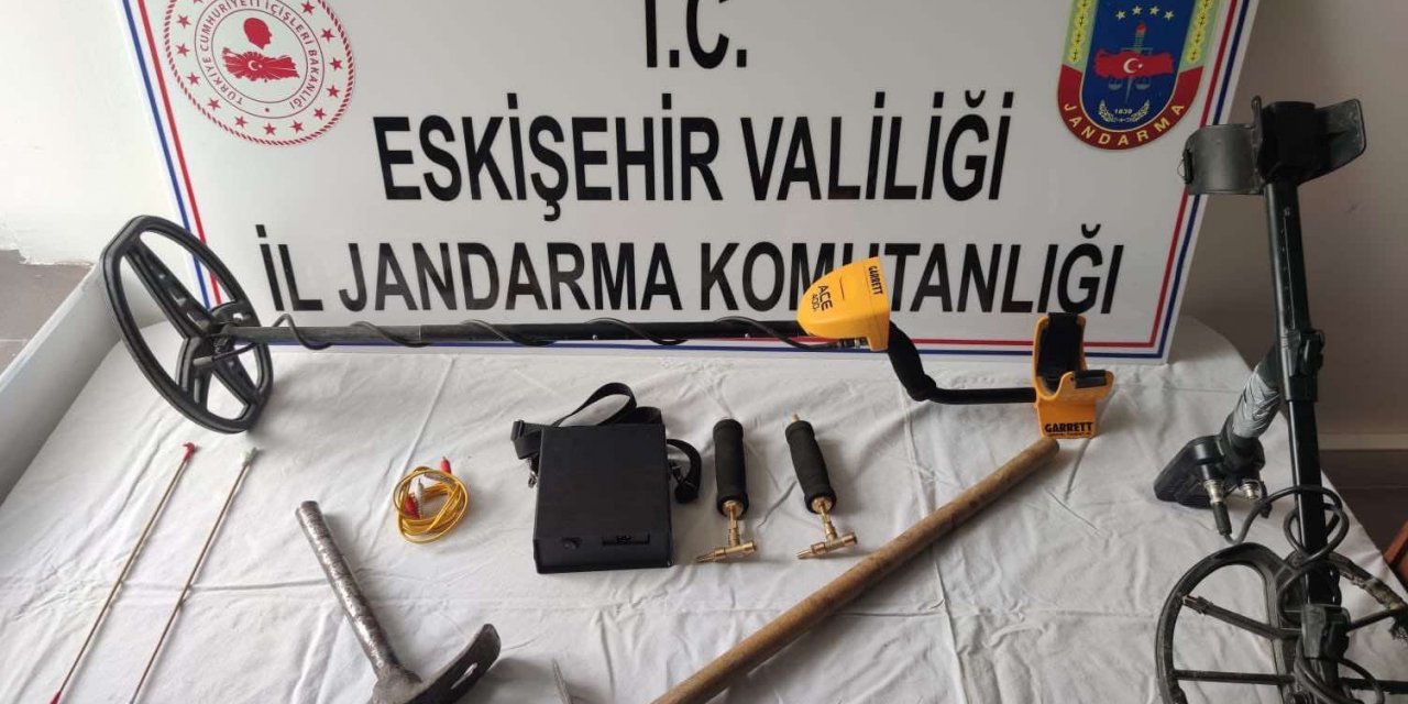 Kaçak kazı yapan 5 şahıs suçüstü yakalandı