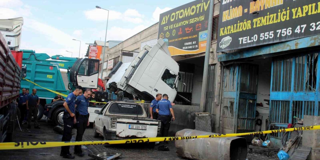 Yakıt tankı patladı: 4 yaralı