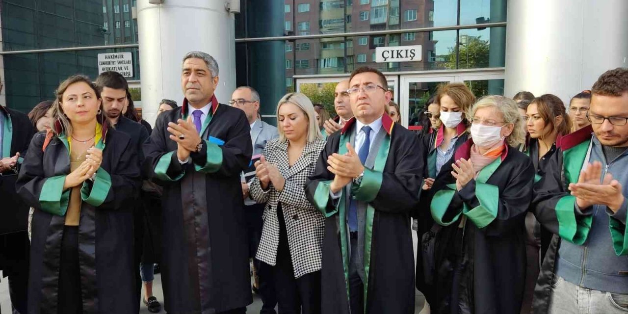 Eski eşi tarafından silahla yaralanan avukatın davasında mahkeme salonu karıştı