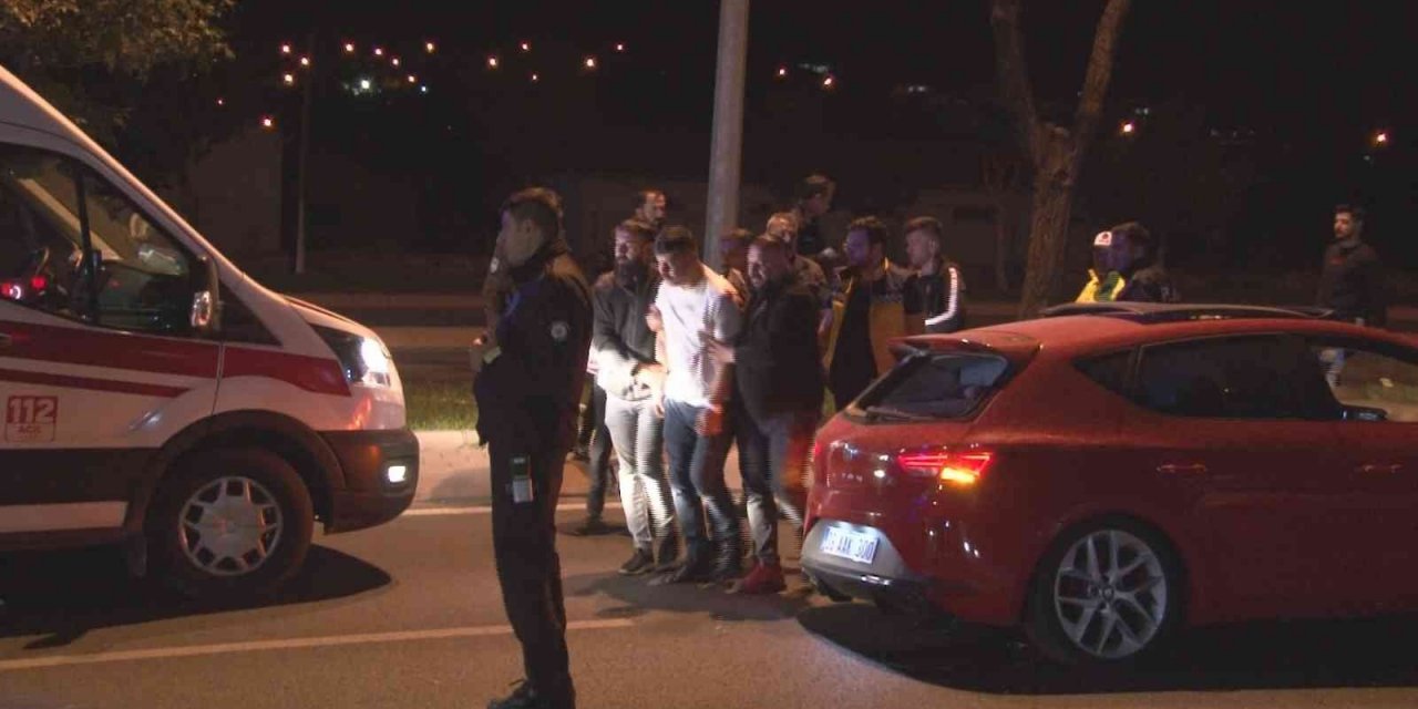 Trafikte kardeş kurşunu: Kardeşi tarafından otomobilin içerisinde vurulan şahıs yaralandı