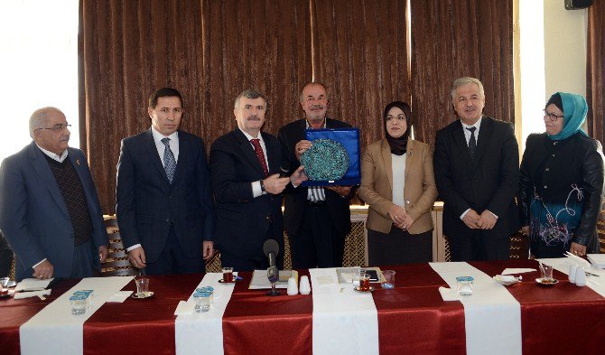 Başkan Akyürek, muhtarlarla “Meram”ı konuştu
