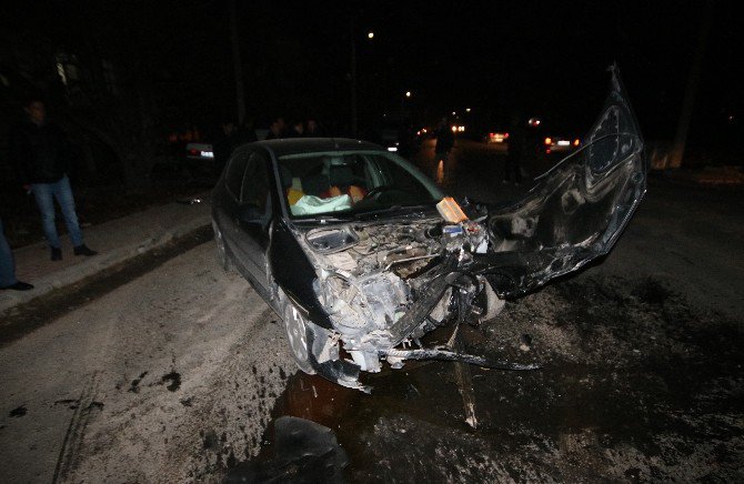 Konya’da iki otomobil çarpıştı: 8 yaralı