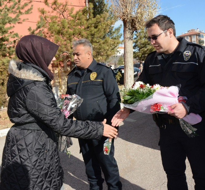 Aksaray’da lise öğrencilerinden polise destek