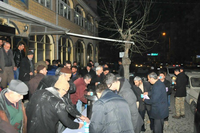 Akşehir Belediyesi’nden ballı süt ikramı