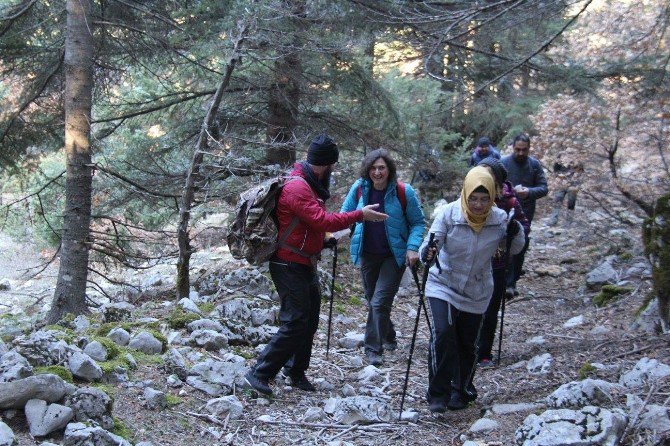Beyşehirli doğa tutkunlarından doğada teröre lanet yürüyüşü