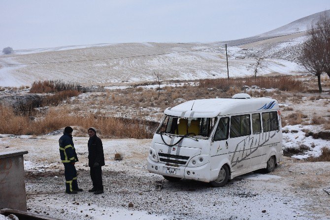 Aksaray’da öğrenci servisi devrildi: 5 yaralı
