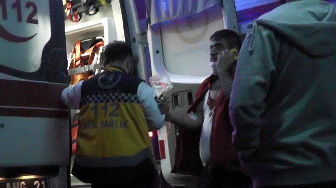 Patlayan fleks taşı iki kişiyi yaraladı