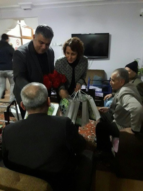 Başkan Özaltun, yeni yıla huzur evi sakinleriyle birlikte girdi