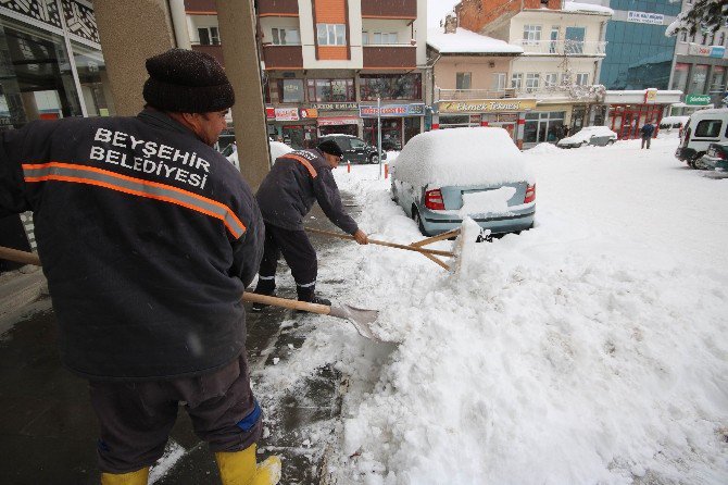 Beyşehir’de kar yağışı etkili oluyor