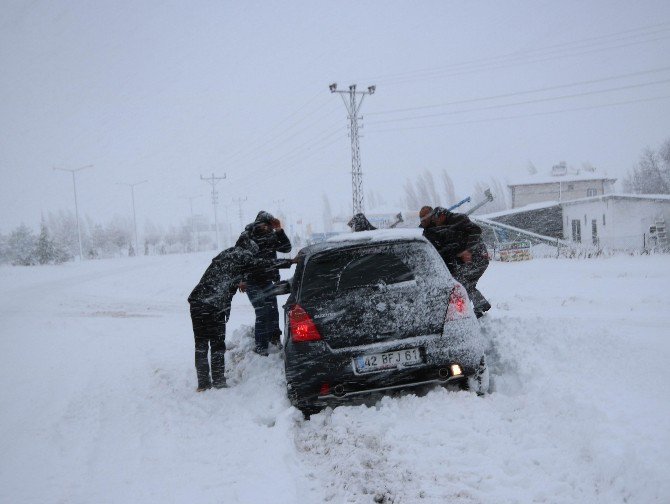 Konya-Isparta karayolu yoğun kar yağışı ve tipi nedeniyle ulaşıma kapatıldı