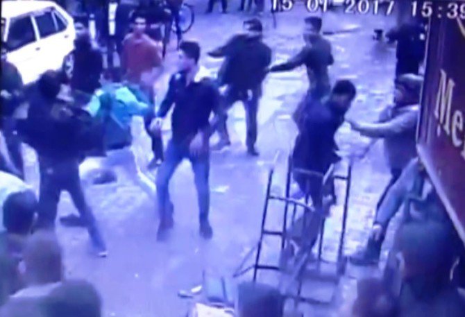 Konya’da Suriyelilerin laf atma kavgası: 1 yaralı