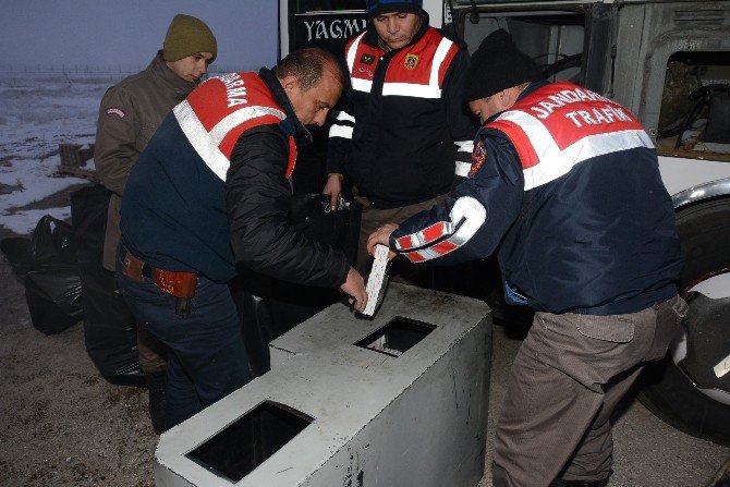 Otobüsün mazot deposundan kaçak sigara çıktı