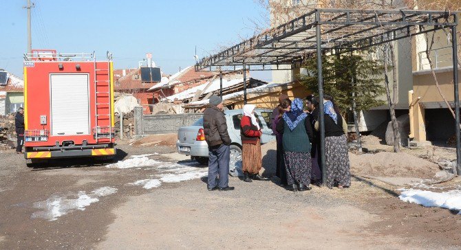 Patlayan kalorifer borusu paniğe neden oldu