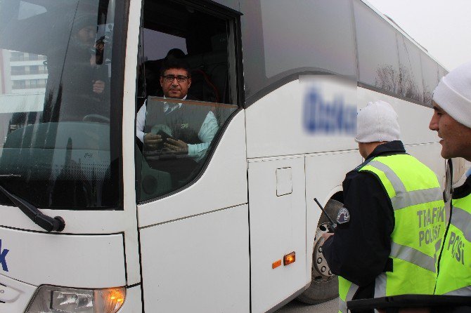 Sivil polisten yolcu otobüsüne trafik denetimi