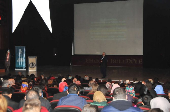 Akşehir’de eğitim seminerleri devam ediyor