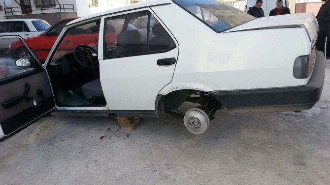 Otomobillerin jant ve lastiğini çalan şüpheliler yakalandı
