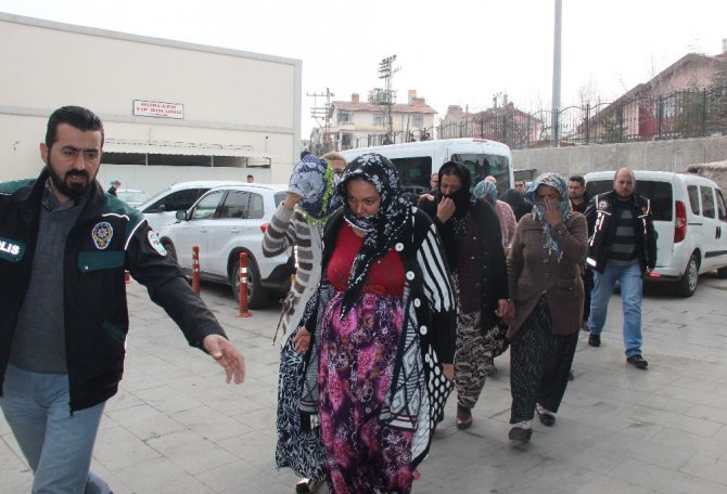 Uyuşturucu tacirleri ’sifonu’ çekemeden yakalandı