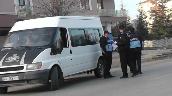 Kulu’da zabıta servis araçlarını denetledi