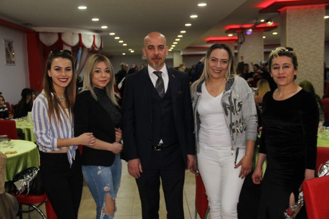 Konya Berberler ve Kuaförler Odası Kadınlar Gününü kutladı