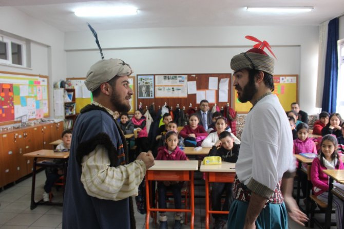 Kulu’da ‘vefa’ konulu tiyatro oyunu sergilendi