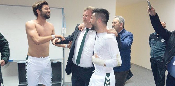 Konyasporlu futbolculardan Kadıköy pozu