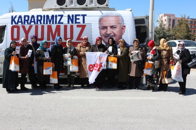 AK Parti Konya Kadın Kolları ev ev gezerek referandum için destek istiyor