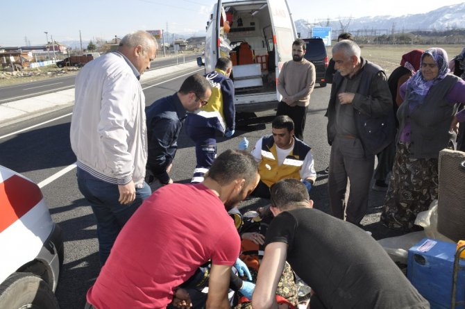 Konya’da triportör devrildi: 2 yaralı