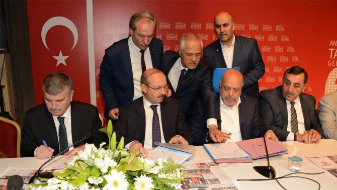 Konya’da belediye işçilerinin sözleşme sevinci