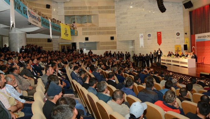Konya’da belediye işçilerinin sözleşme sevinci