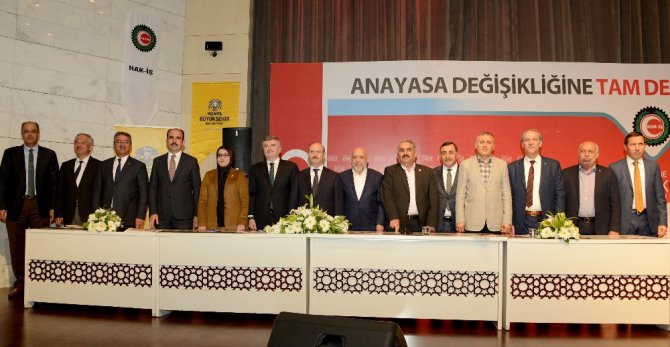 Konya’da belediye işçilerinin sözleşme sevinci