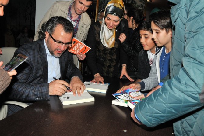 Akşehir’de "Bilinçli Aile Duyarlı Genç" konferansı