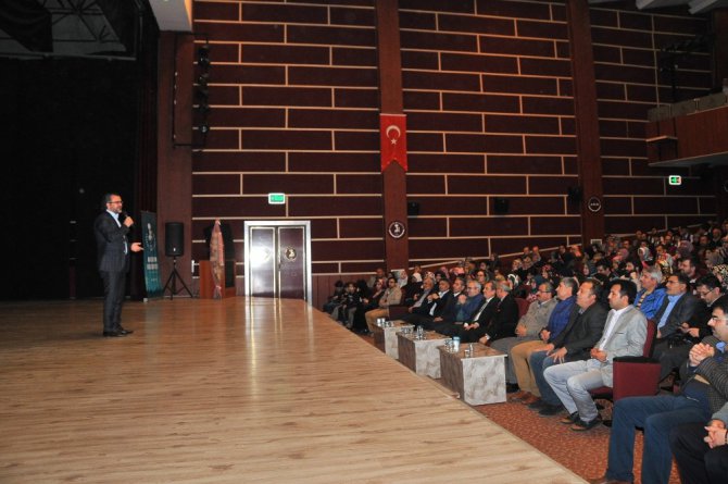 Akşehir’de "Bilinçli Aile Duyarlı Genç" konferansı