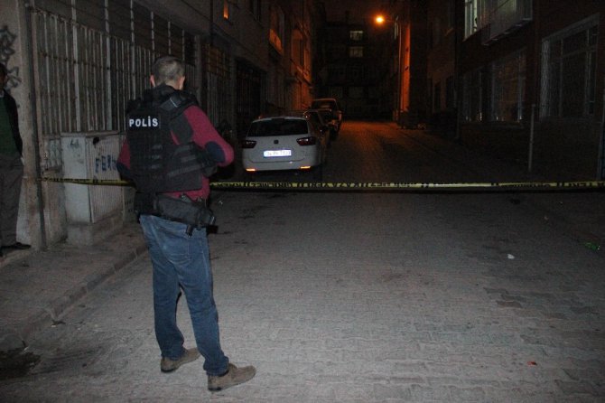 Sokağı tüple kapatarak etrafa ateş açan genç özel harekat operasyonuyla yakalandı
