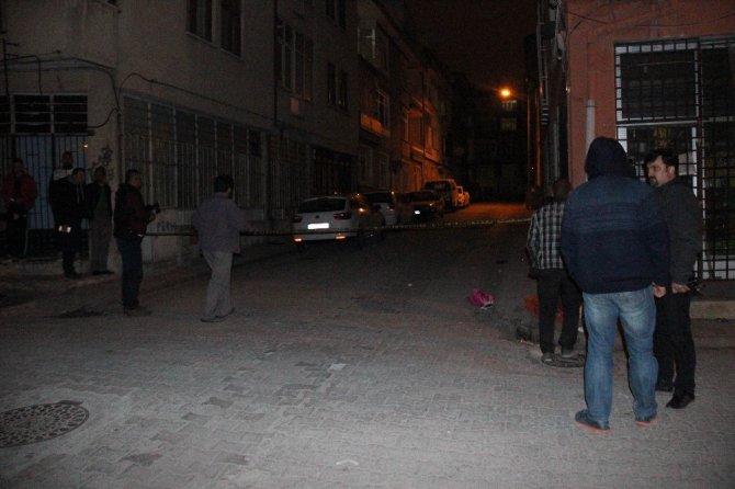Sokağı tüple kapatarak etrafa ateş açan genç özel harekat operasyonuyla yakalandı