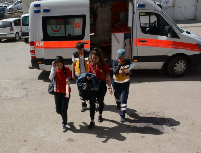 Aksaray’da 11 öğrenci gıda zehirlenme şüphesiyle hastaneye kaldırıldı