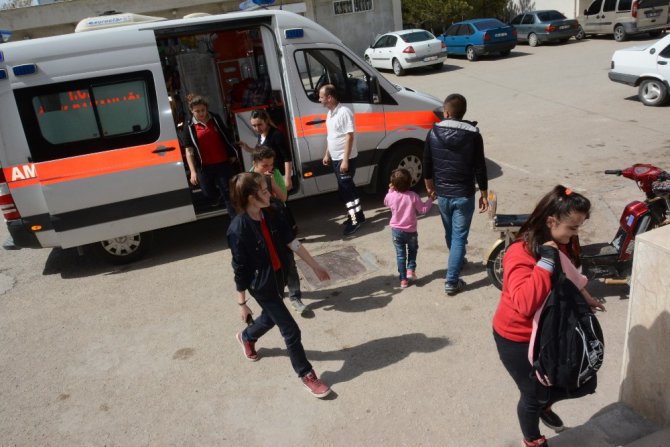 Aksaray’da 11 öğrenci gıda zehirlenme şüphesiyle hastaneye kaldırıldı