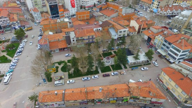 Beyşehir’de yenilenen şadırvan meydanı göz kamaştırıyor