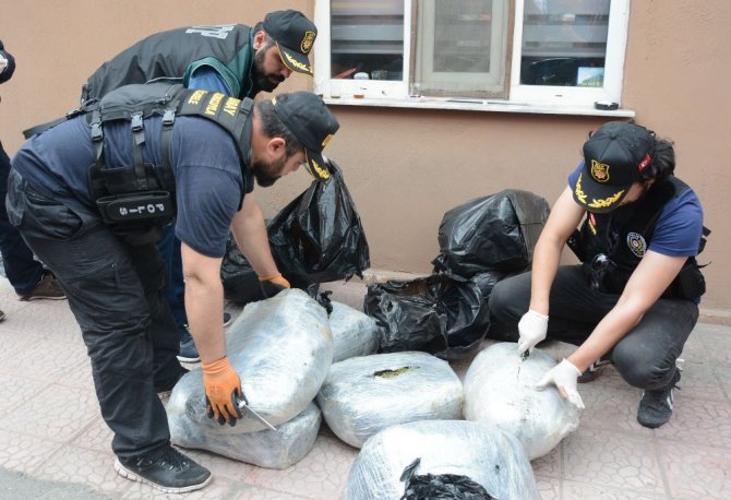Hurda yüklü tırda 150 kilo esrar ele geçirildi