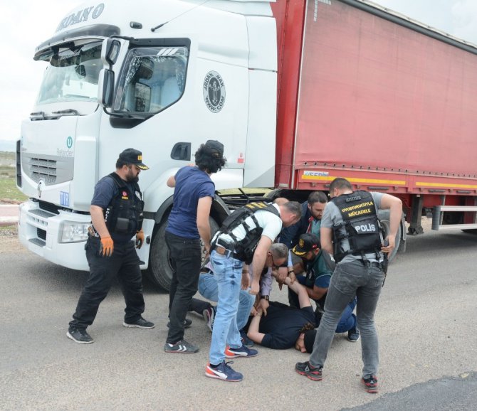 Hurda yüklü tırda 150 kilo esrar ele geçirildi